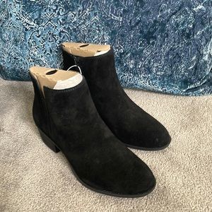 NWB LUCKY BRAND “BESSIE 2” ANKLE BOOT in Black Suede. GENUINE LEATHER. Size 7M